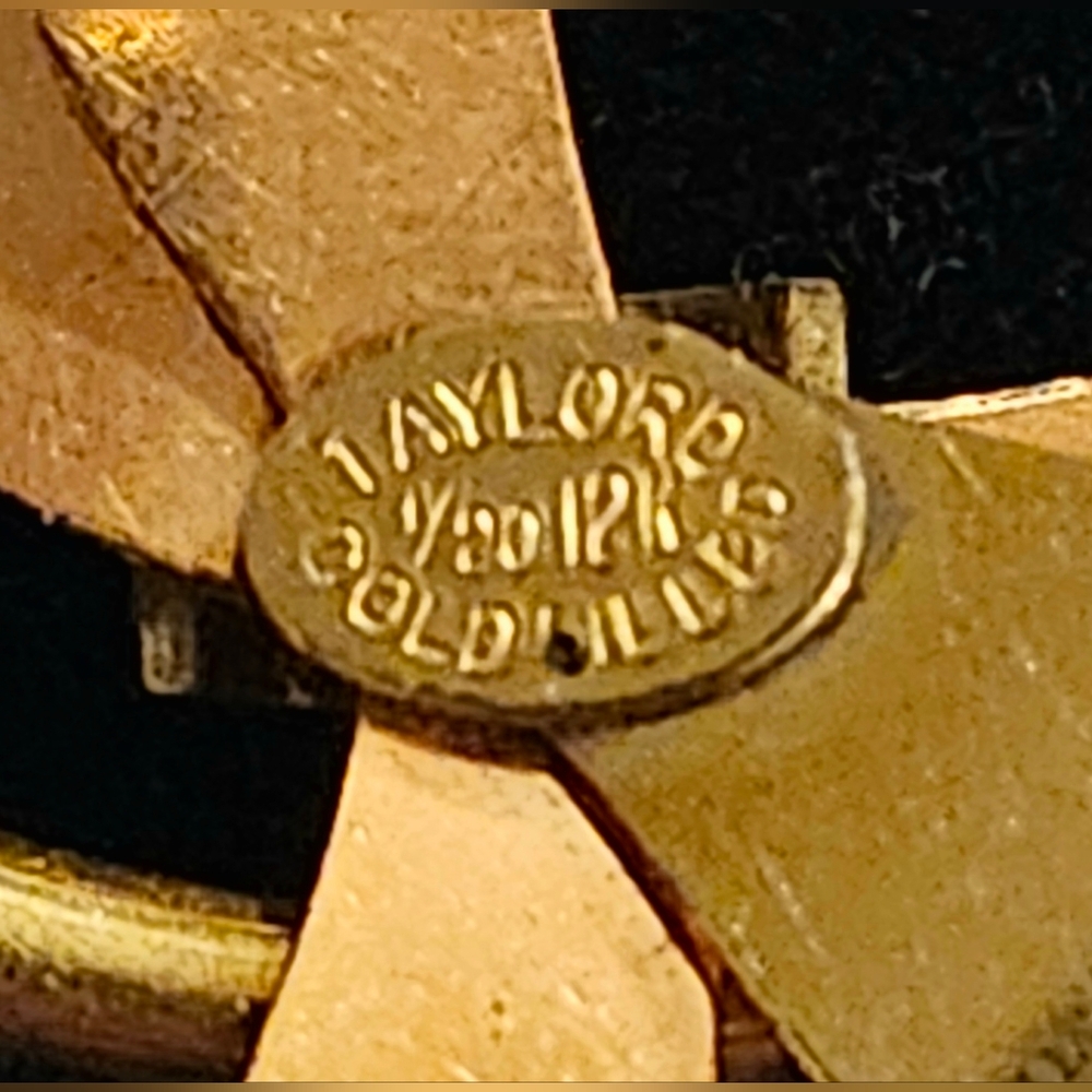Vintage Taylord 1/20 12K Gold Filled & Rhinestone Ribbon Brooch - Picture 4 of 5